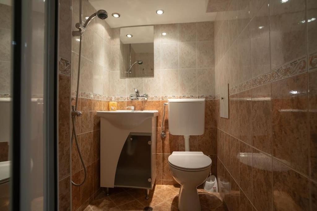 Studio With Courtyard Just Steps Away Vitosha Str Sofia Exterior photo
