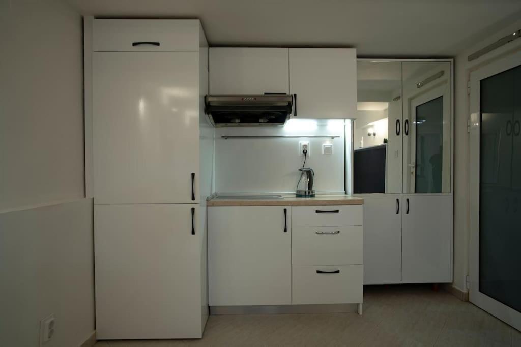 Studio With Courtyard Just Steps Away Vitosha Str Sofia Exterior photo